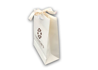 Recyclable Present Paper Bag , Extra Large White Gift Bags Hot Stamp Logo